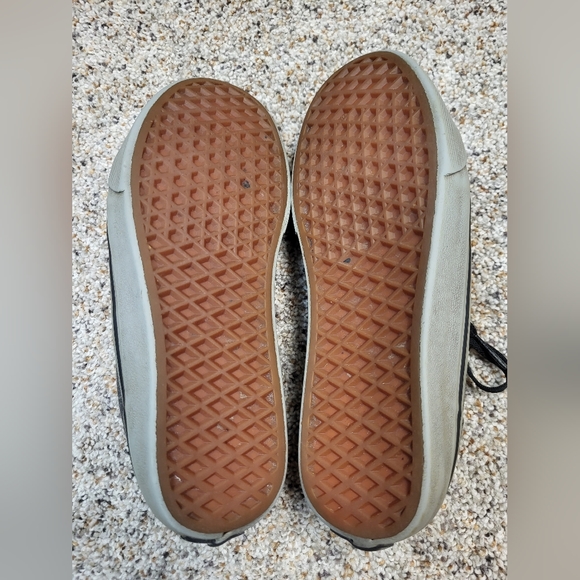 Mens size 7 Gray Vans Sneakers - Picture 3 of 5